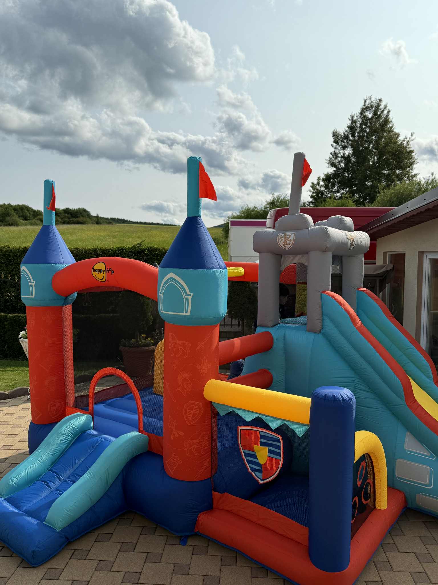 Skákací hrad pre deti s motívom rytierov – požičiavanie Trstená – skakaciehradyorava.sk